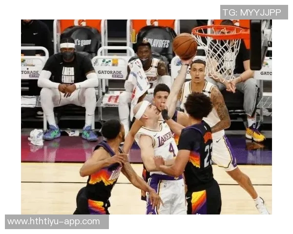 老詹虽显生疏但视野传球依旧出色艾顿与海斯双双获益丰厚